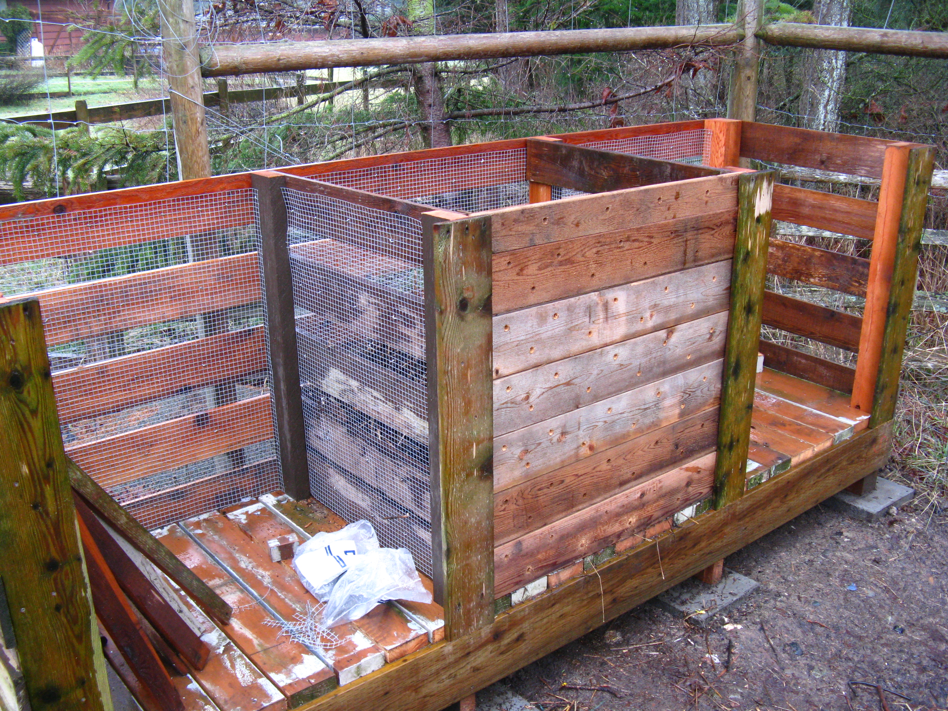 how to build a compost bin from pallets - diy compost bin